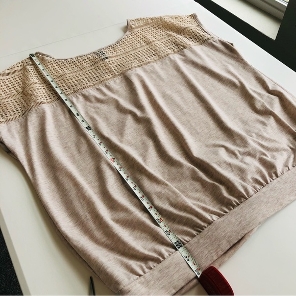 Lane Bryant pullover shirt cream lace yoke cap sleeves sz 18/20 band at bottom - Picture 2 of 12